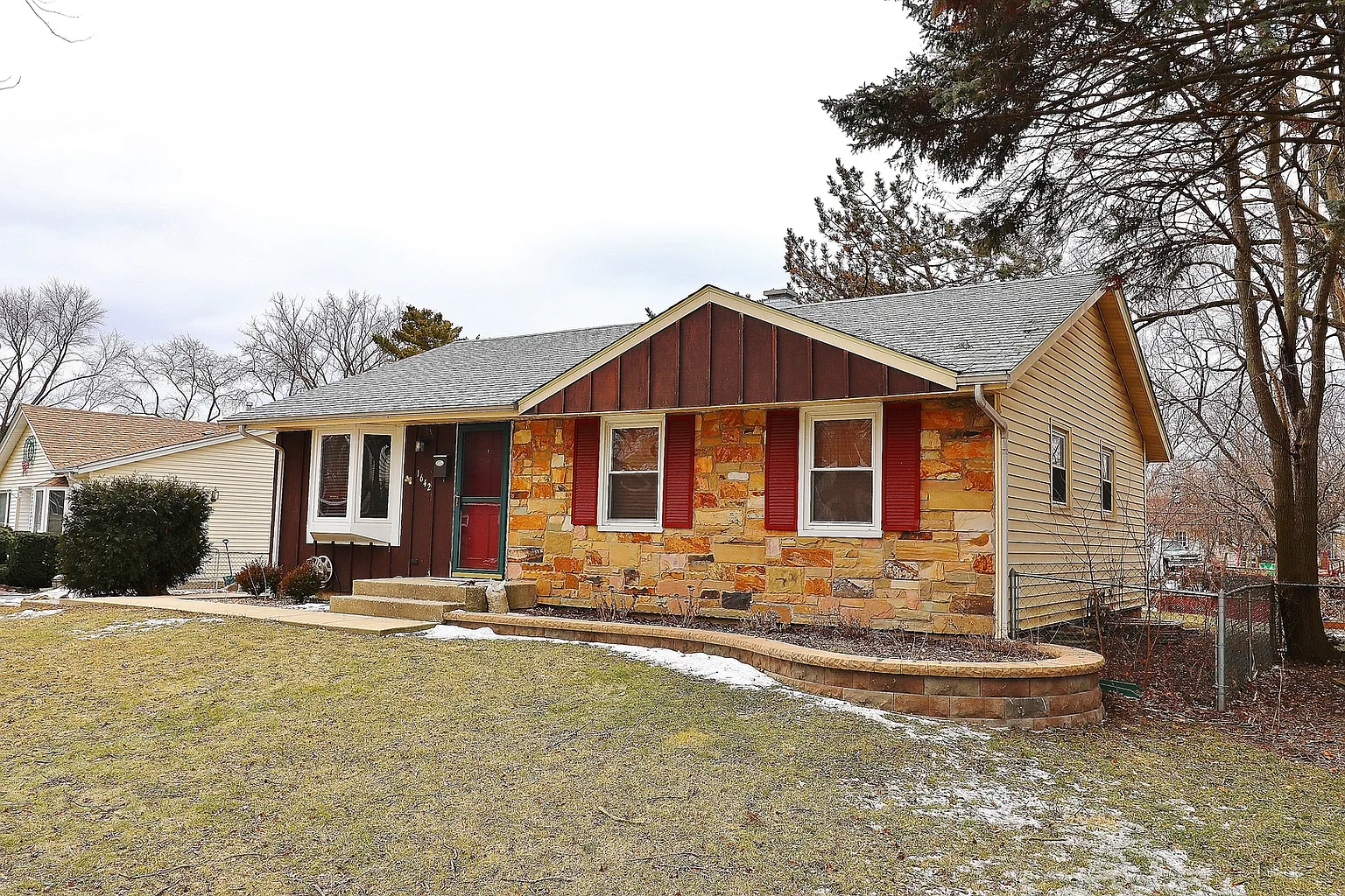 1642 Charles Dr photo 1