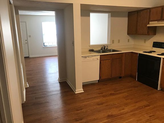 4th image of 545 Deaton Pl #545