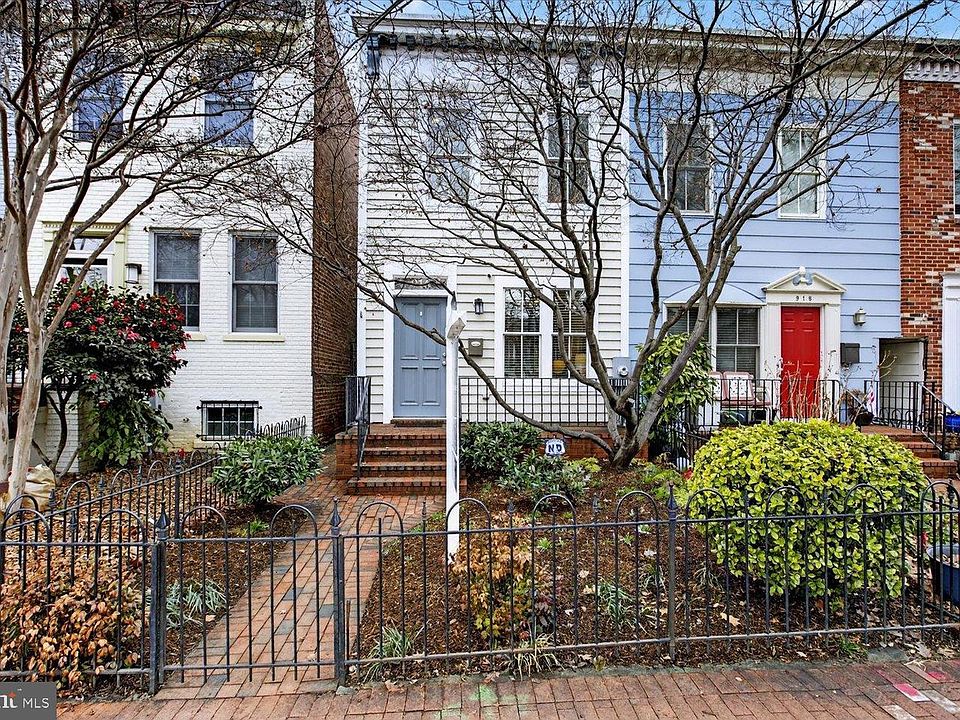 1st image of 916 G St SE