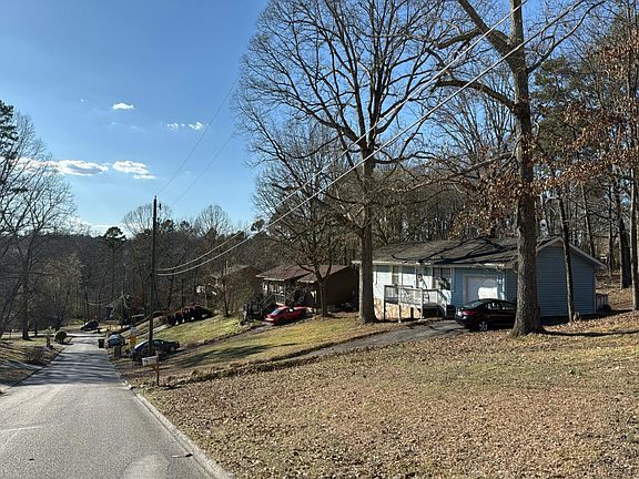 5th image of 223 Everett Rd