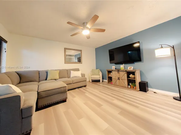 642 Commodore Dr, Plantation, FL 33325