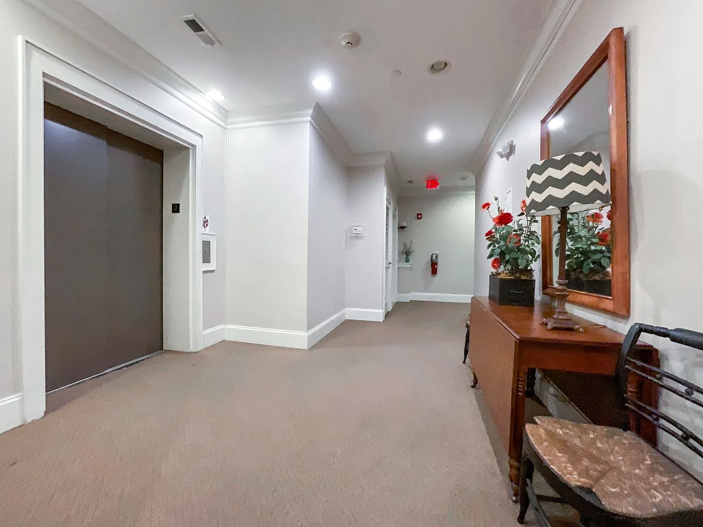 Charlotte Living at Its Best! 2BR/2BA End Unit + Chef's Kitchen & Water Included! — Photo 4