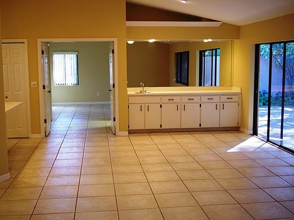 5th image of 715 Loma Linda Ct