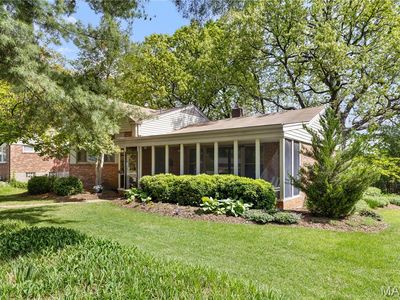 1140 E Parkedge Ln, Saint Louis, MO, 63130