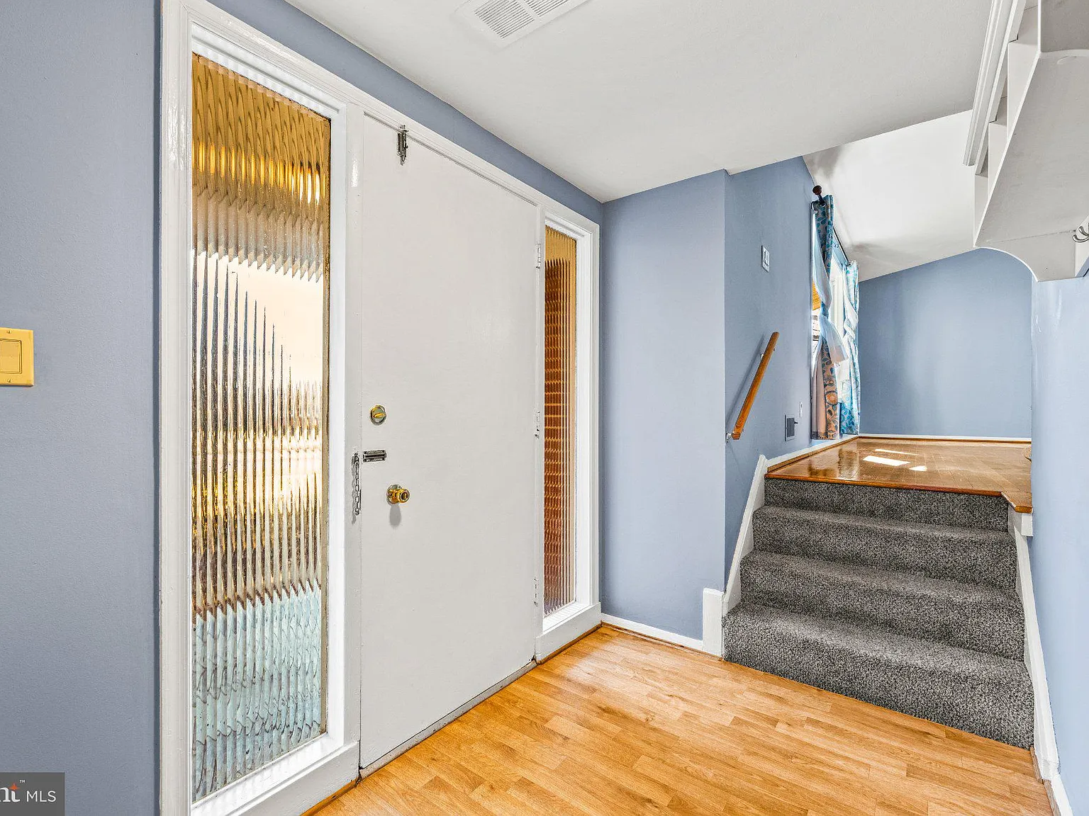 4 bed, 2.5 bath, 2341 sqft, $3,900 — Photo 2