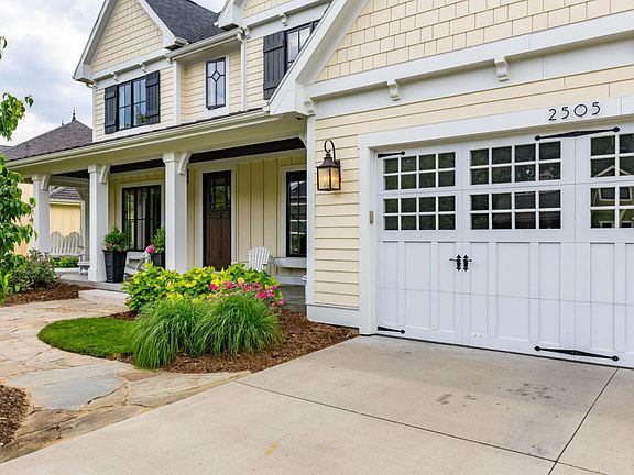 3rd image of 2505 Blackberry Ln NE