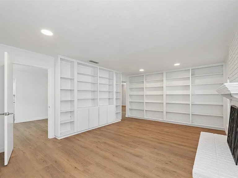2705 Lawndale Dr — Photo 3