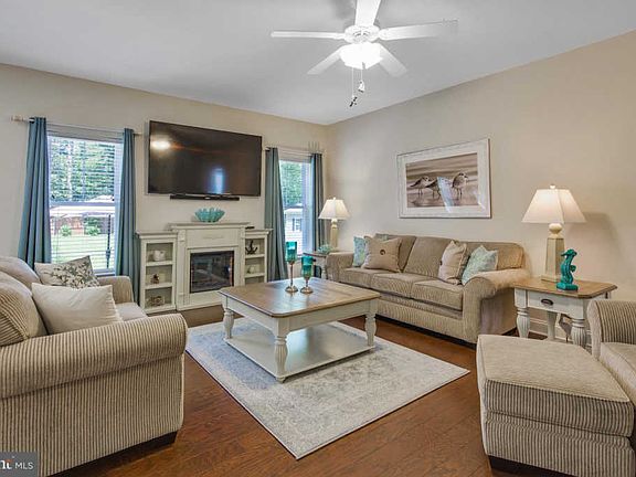 5th image of 43 Beacon Cir