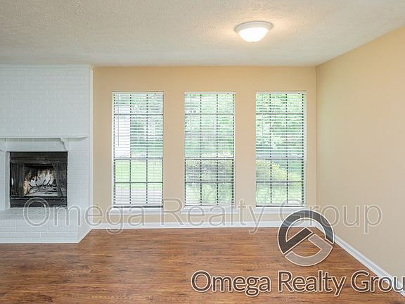 3rd image of 3253 Hillcrest Ln