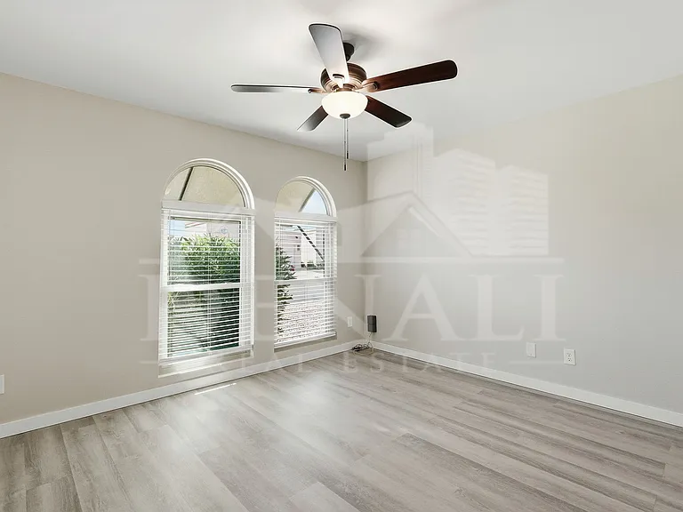 10602 E Elmhurst Dr — Photo 15