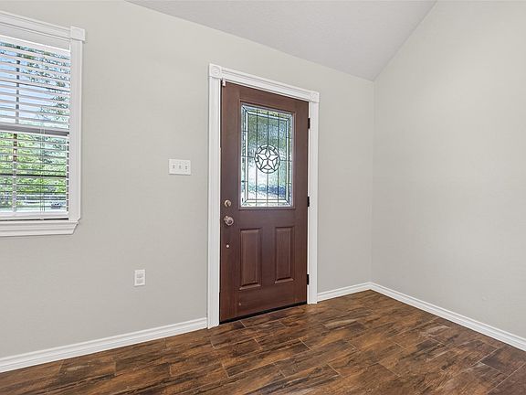 3rd image of 1007 W Cedar River Rd