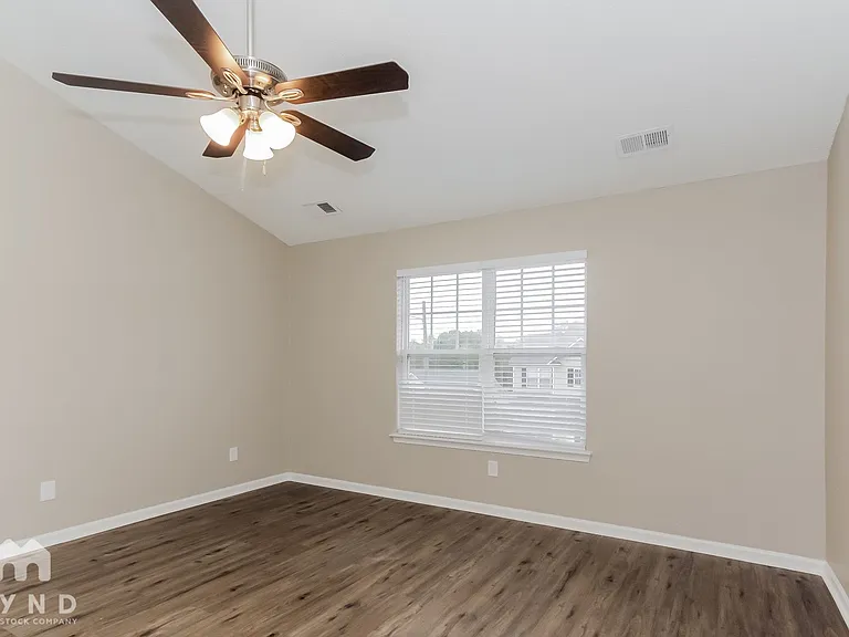 712 Raindrops Rd — Photo 9