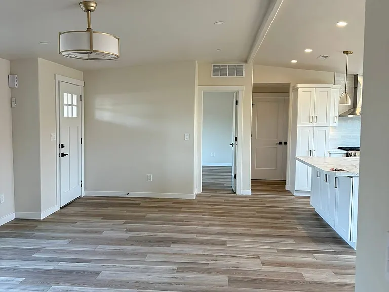 4619 S Montana Ave — Photo 3