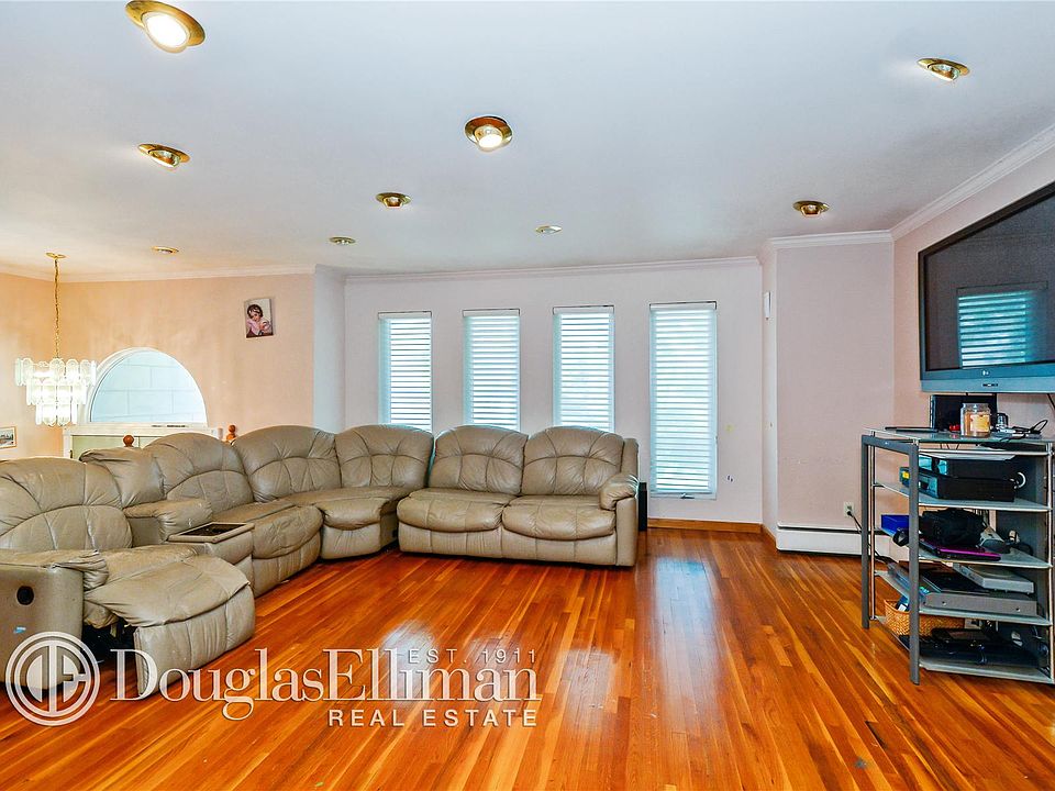 1st image of 598 Longacre Ave