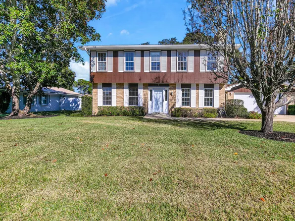 8 Pebble Beach Dr, Shalimar, FL 32579