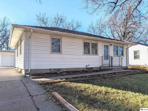 6135 Fremont St, Lincoln, NE 68507