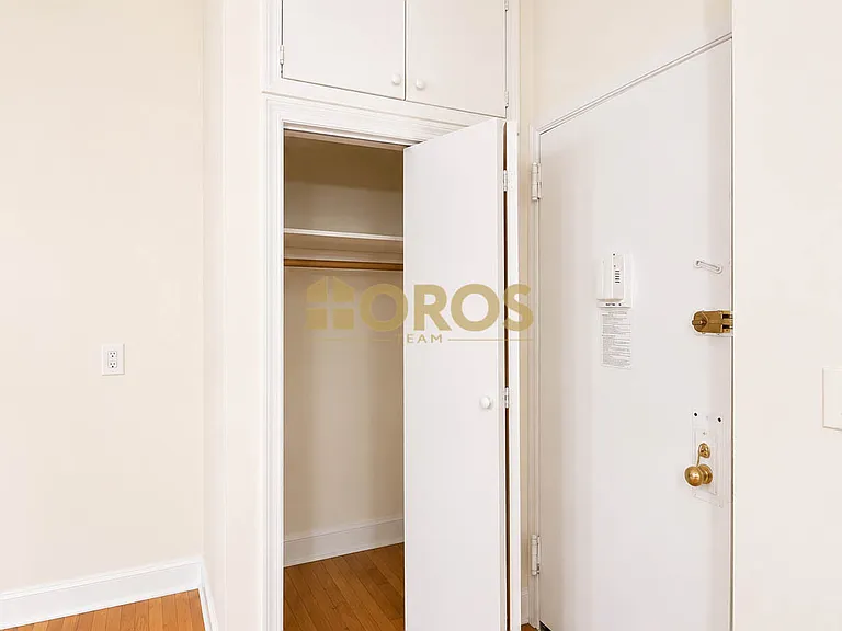 351 6th Ave #4R — Photo 6