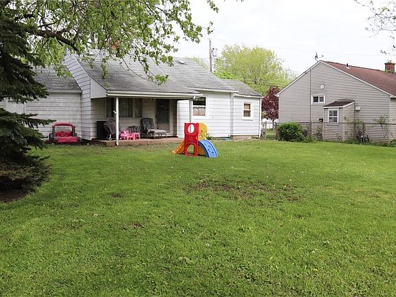 3rd image of 10 Brookhaven Dr