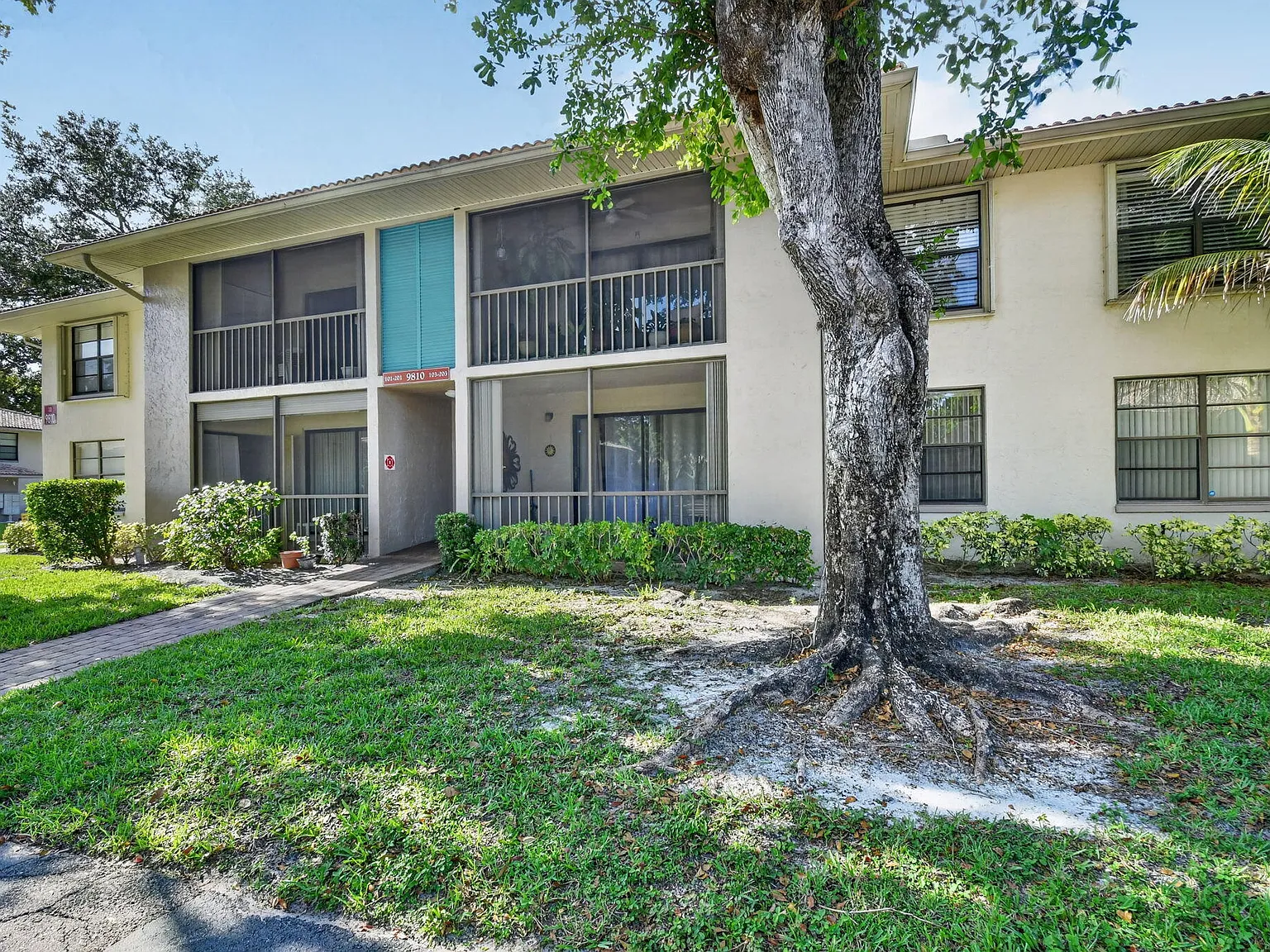 2 bed, 2.0 bath, 1008 sqft, $2,330 — Photo 2
