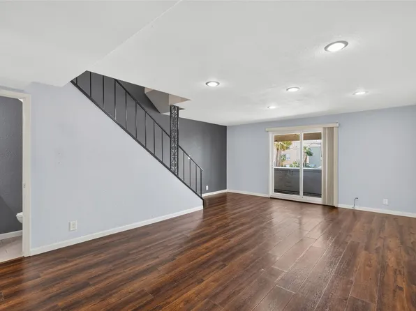215 Post Office St APT 408, Galveston, TX 77550