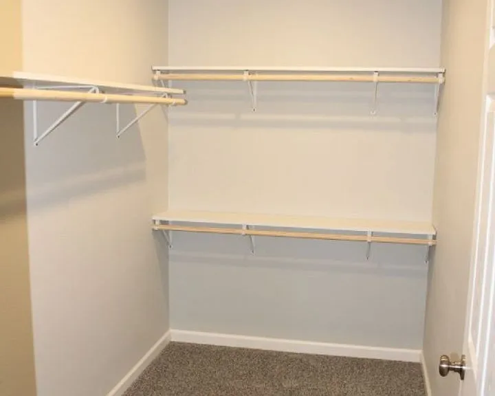 518 Kinleigh Dr — Photo 17