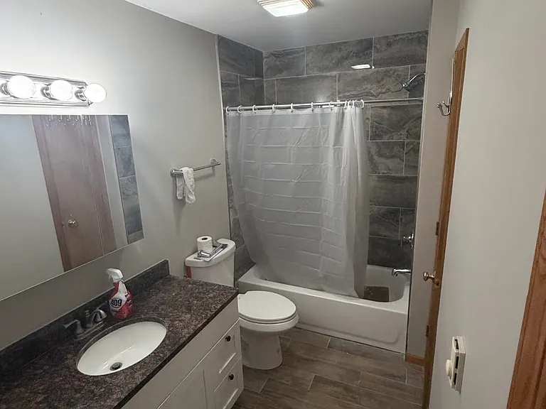 330 Leah Ln #1B — Photo 4