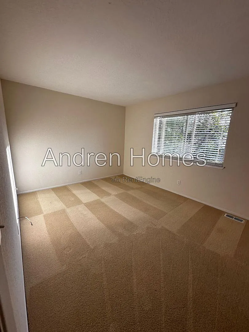 2 bed, 1.0 bath, 890 sqft, $2,975 — Photo 3