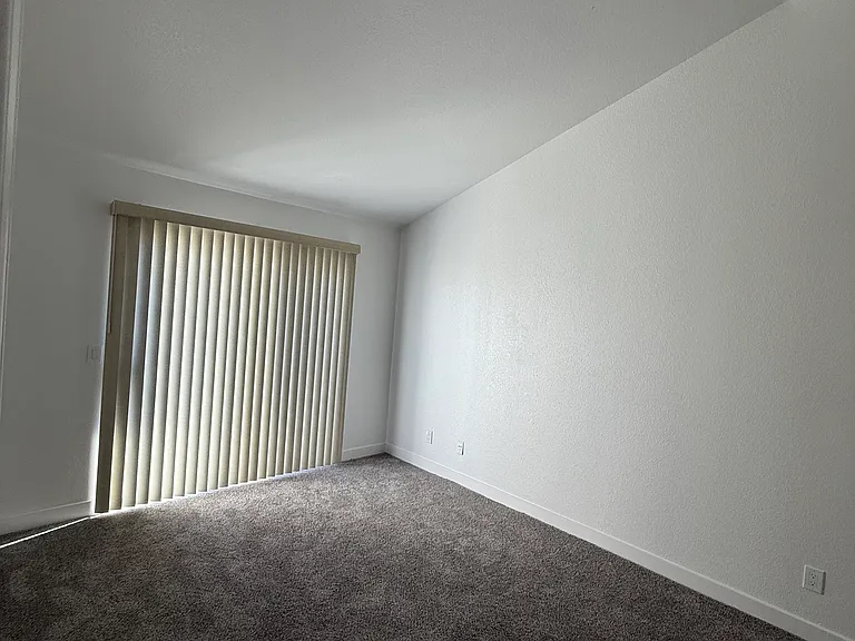 79 Golden Gate Cir — Photo 2
