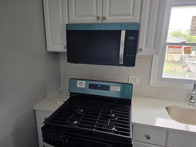1101 Broadview Blvd N — Photo 7