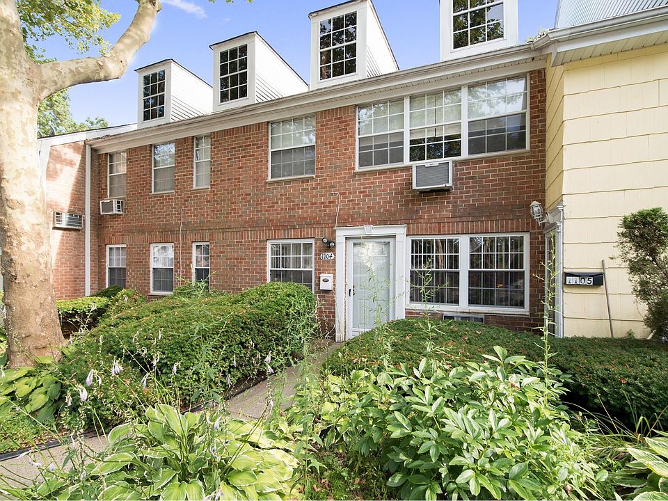 1st image of 1104 Towne House Vlg