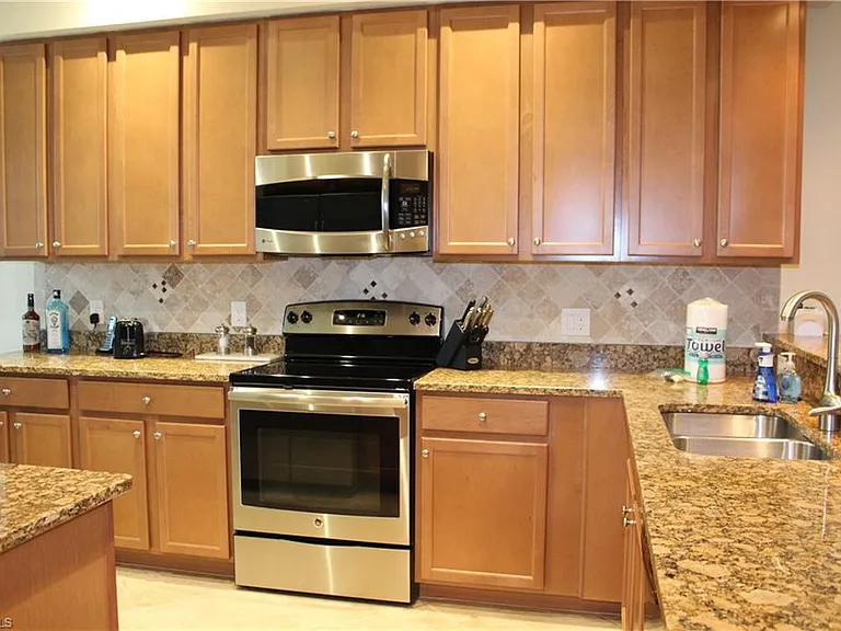 9735 Acqua Ct #611 — Photo 2