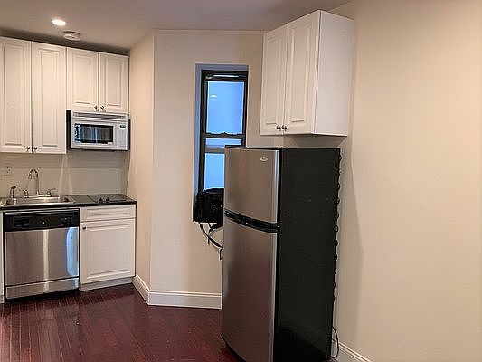 5th image of 146 W 10th St APT 4D