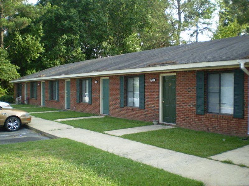 1st image of 305 Horseshoe Dr APT 06