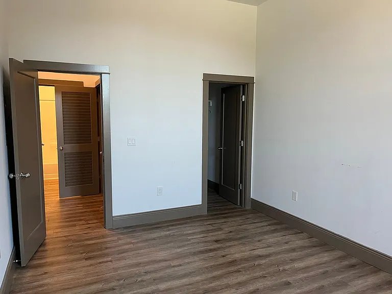 401 2nd St #206 — Photo 11