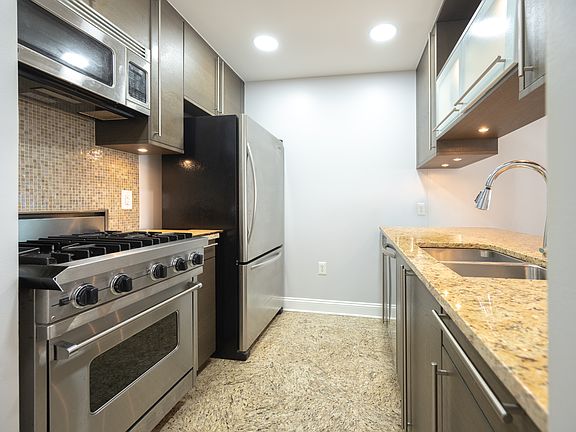 5th image of 10 Regent St APT 501