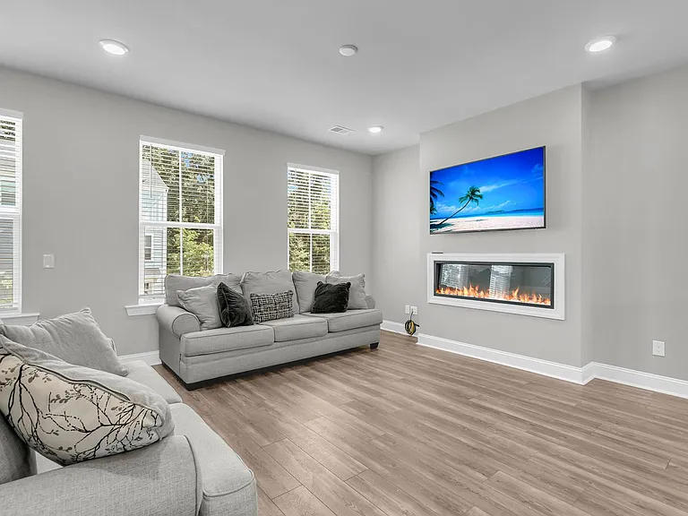 1247 Tice Ln — Photo 12