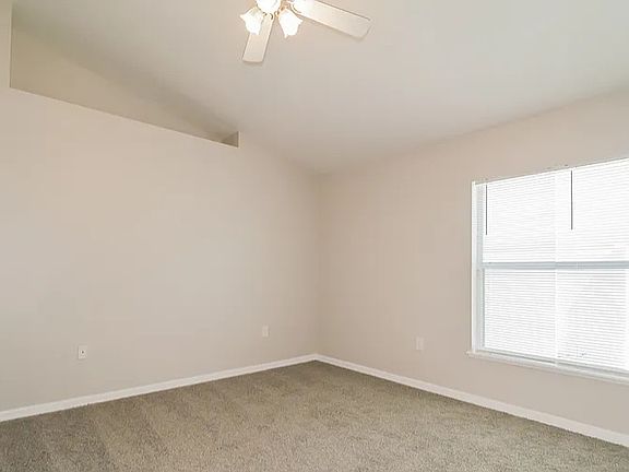 3rd image of 137 Crescent Hills Rd