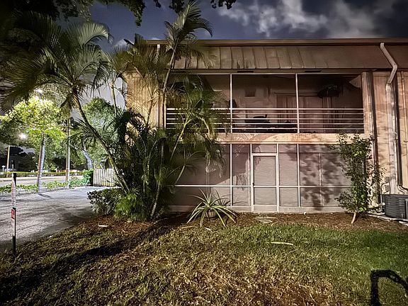 5th image of 10821 N Military Trl APT 19