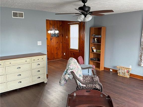 5th image of 606 Hazen Ave