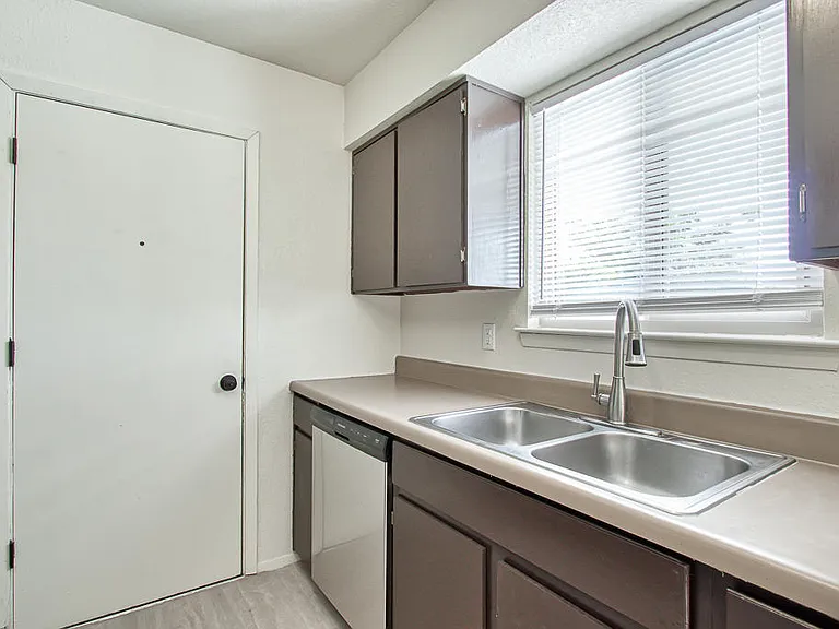 10720 McAllen Pl — Photo 18