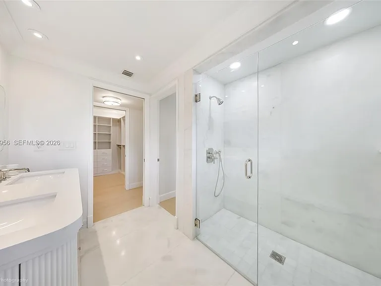 55 La Gorce Cir — Photo 20