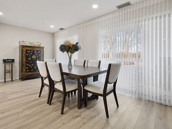 5th image of 1401 Burr Oak Rd APT 117B