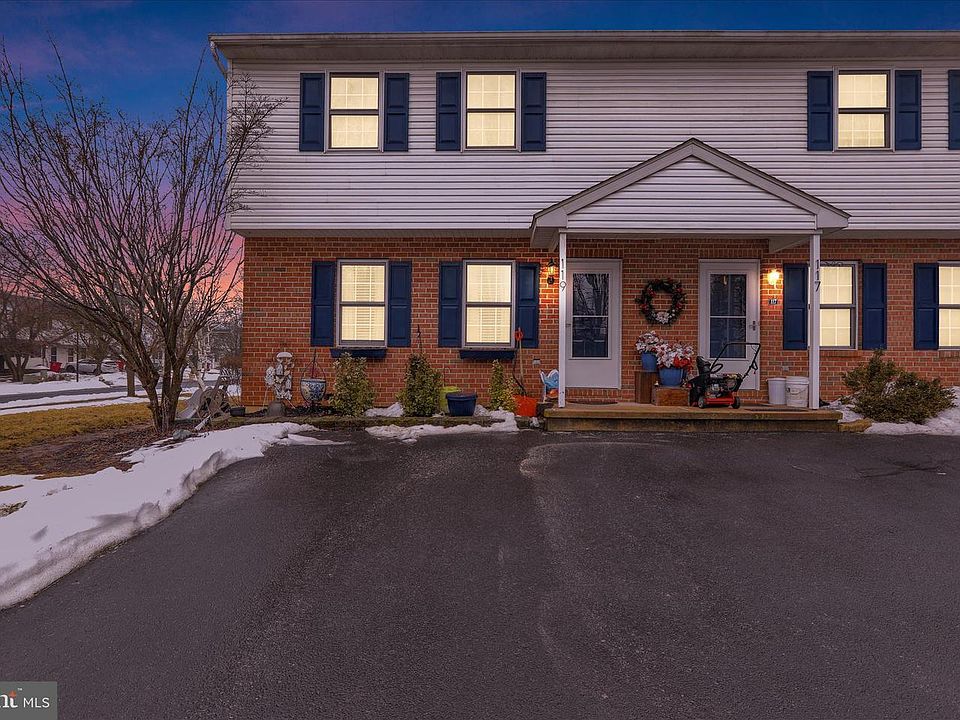 1st image of 119 Carriage Dr