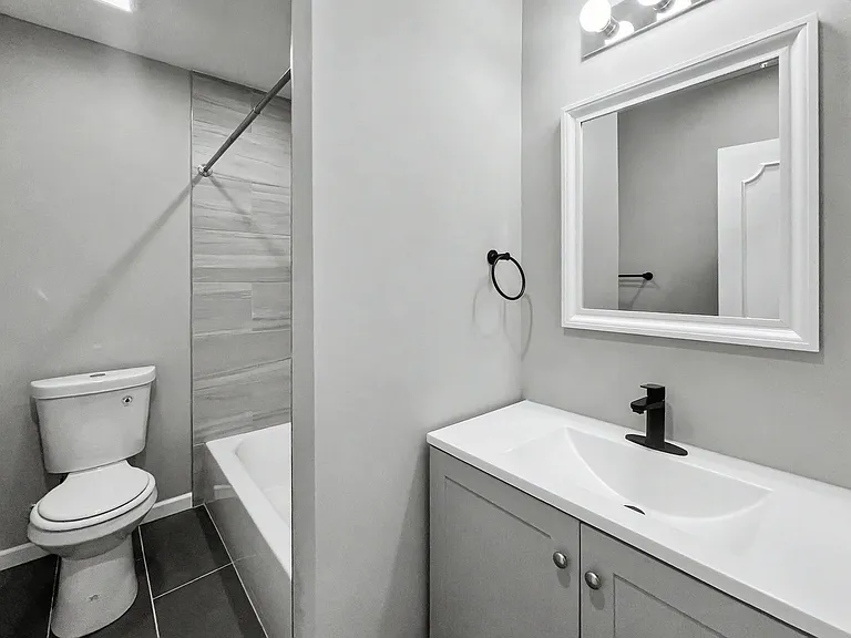 200 E Maple Ave — Photo 21