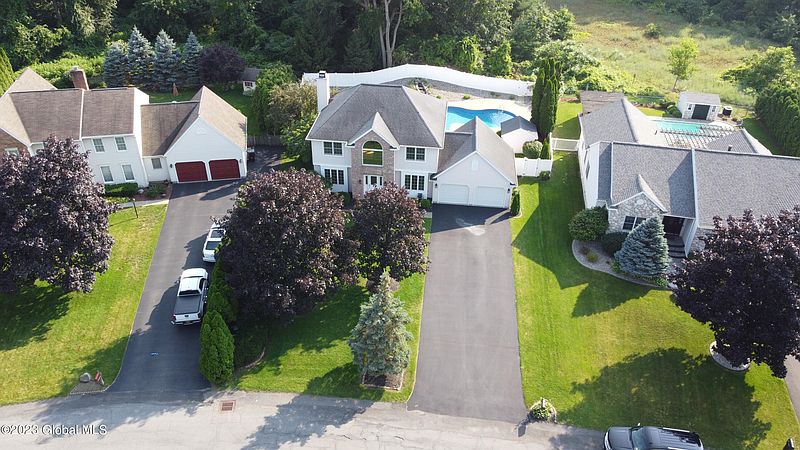 2nd image of 38 Dogwood Lane