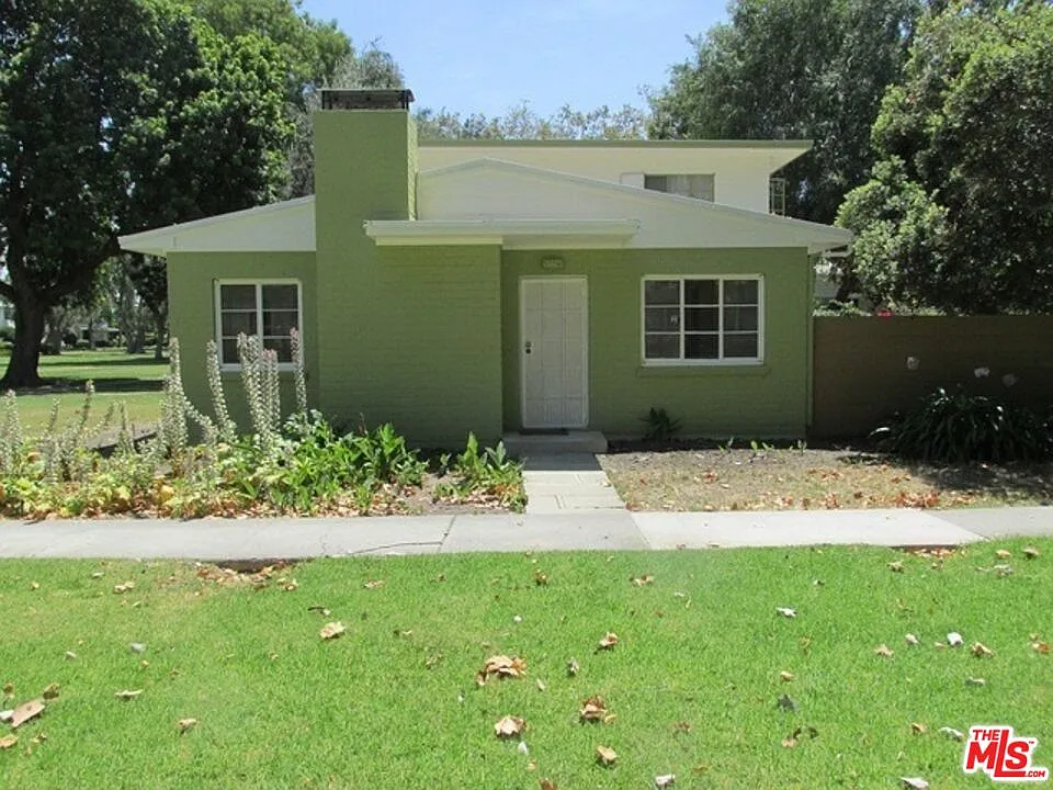 5176 Village Grn