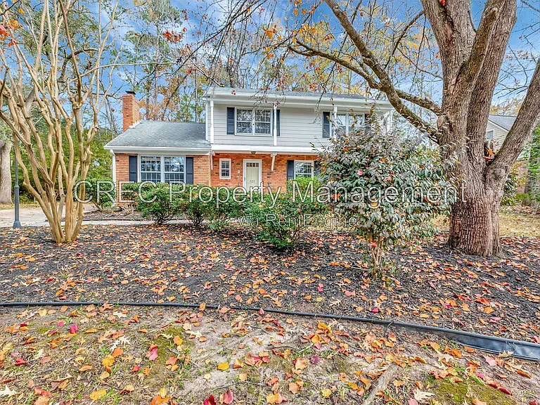 321 Shaftesbury Ln — Photo 1