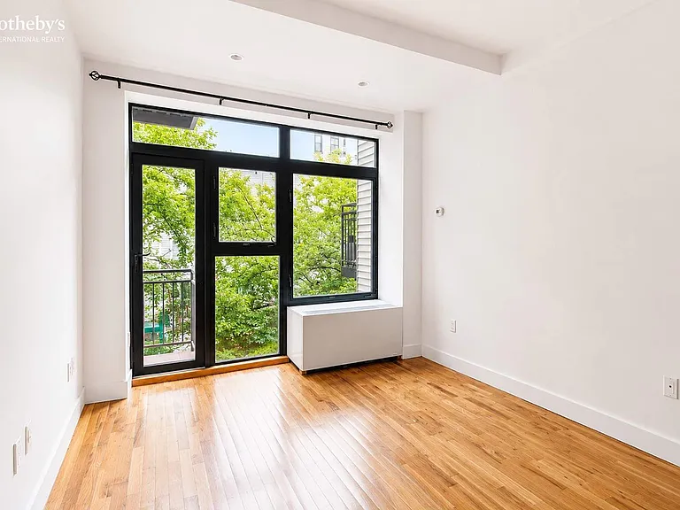 225 E 111th St #3B — Photo 4