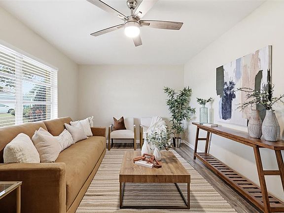 5th image of 2327 W Knollwood Pl