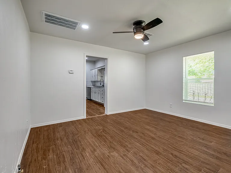 515 W Martin St — Photo 9